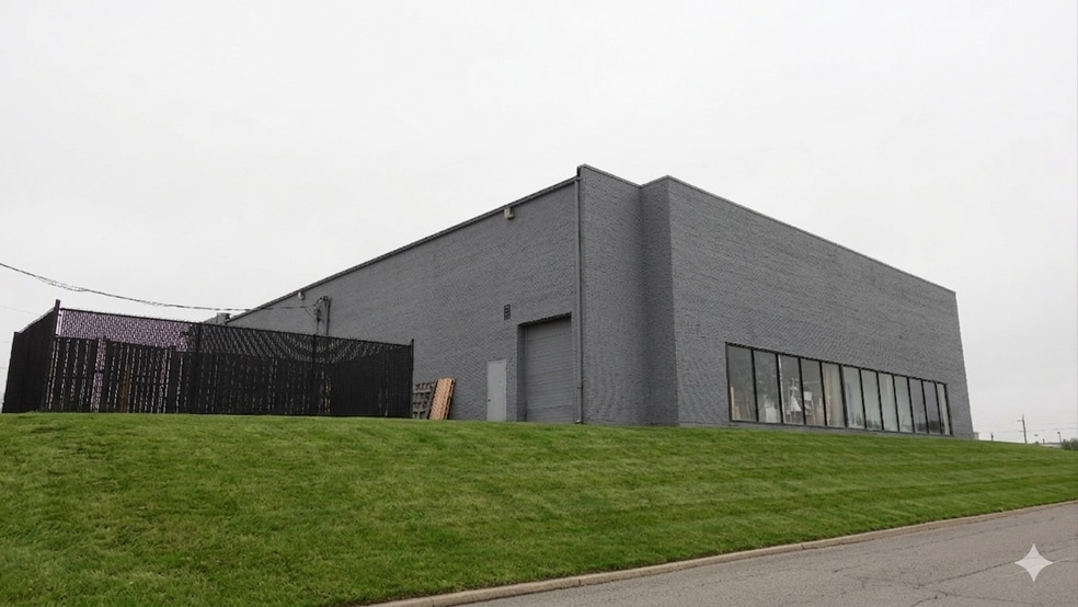 More Photos Of 7373 Market St, Boardman Freestanding For Sale