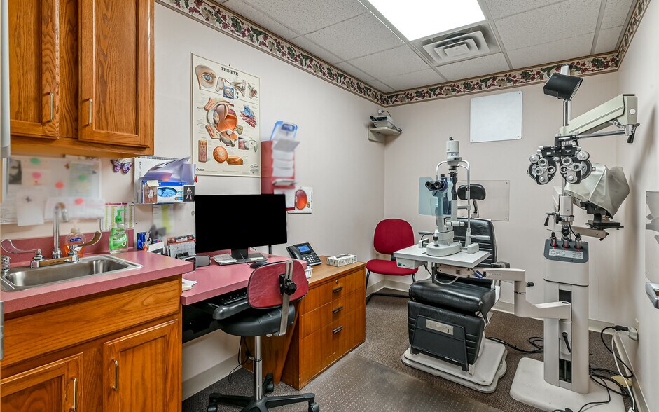 More Photos Of 508-512 N Jefferson st, New Castle Medical For Sale
