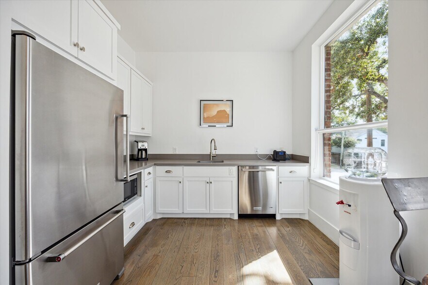 More Photos Of 128 W 17th St, Houston Loft Creative Space For Sale