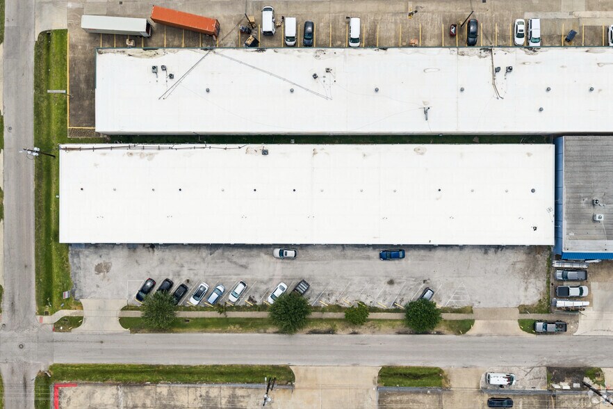 More Photos Of 7001 Mullins Dr, Houston Warehouse For Lease