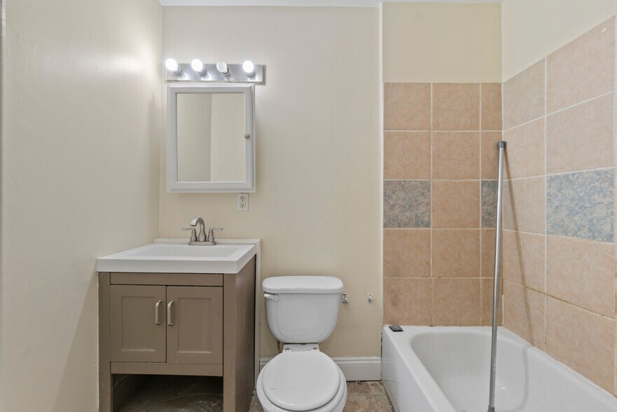 More Photos Of 702 Homestead St, Baltimore Multifamily For Sale