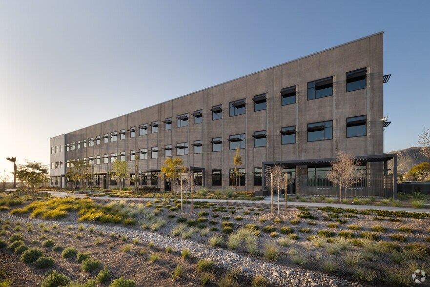 More Photos Of 2799 Gateway Dr, Riverside Medical For Lease