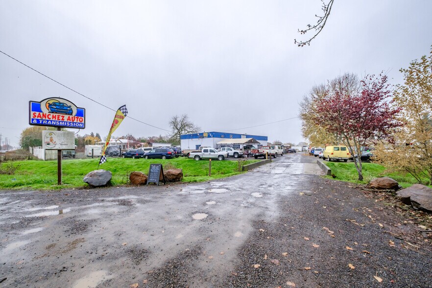 More Photos Of 794 Goldfish Farm Rd, Albany Auto Repair For Sale