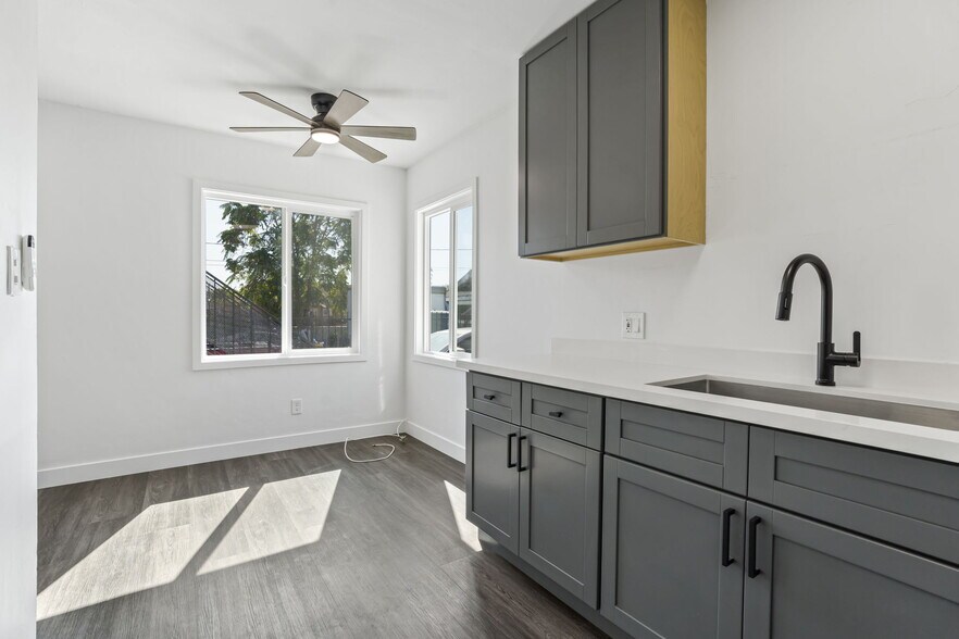 More Photos Of 925 W 84th St, Los Angeles Apartments For Sale
