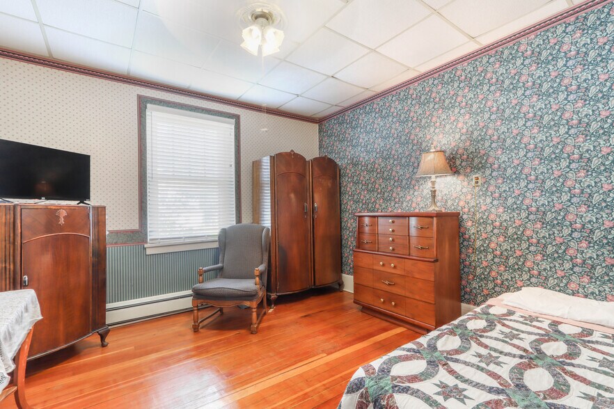 More Photos Of 109 W Lake St, Waupaca Healthcare For Sale