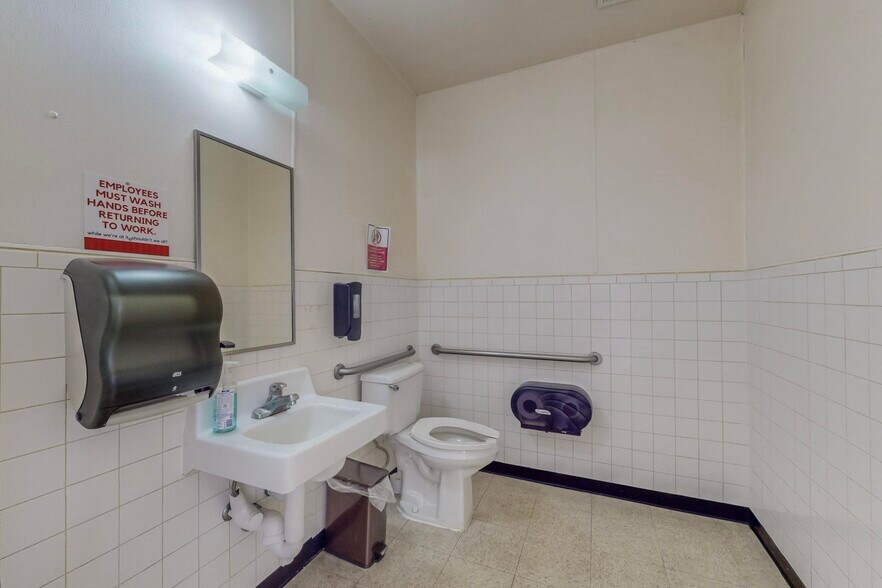 More Photos Of 2130-2301 Chelwood Park Blvd NE, Albuquerque Fast Food For Lease