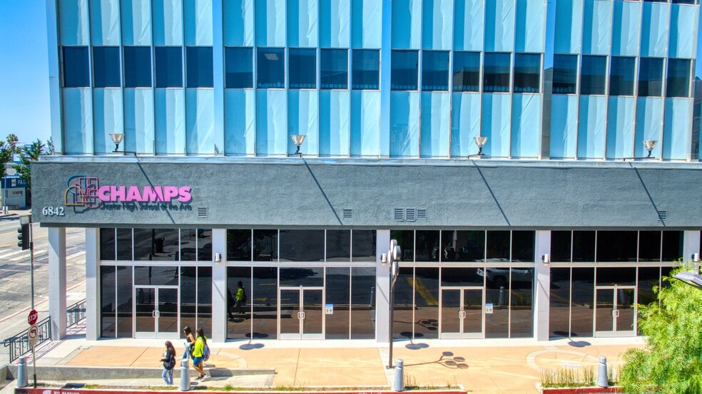 More Photos Of 6842 Van Nuys Blvd, Van Nuys Office For Lease