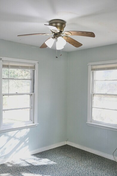 More Photos Of 9278 N Highway 77, Lexington Flex For Sale