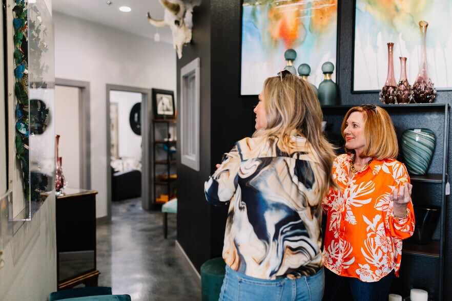 More Photos Of 210-337 Shops Blvd, Willow Park General Retail For Lease