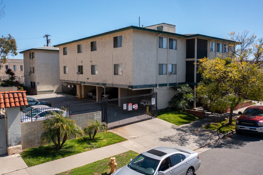 More Photos Of 2622 S Hobart Blvd, Los Angeles Apartments For Sale