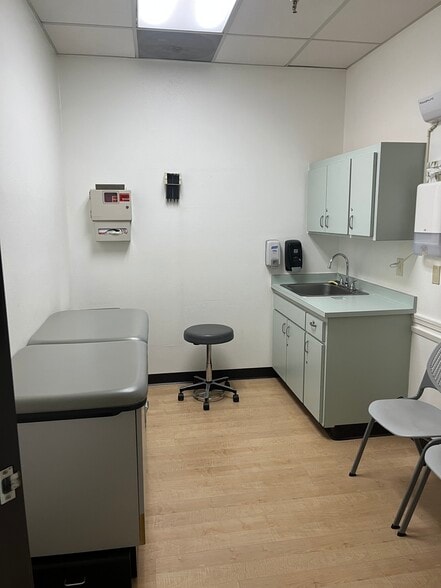 More Photos Of 7601 Hospital Dr, Sacramento Medical For Sale
