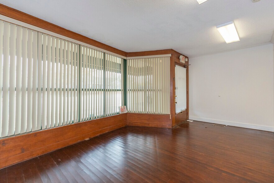 More Photos Of 1005 N Main St, Anderson Freestanding For Lease