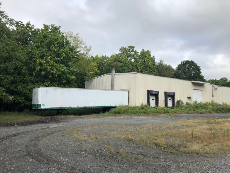 More Photos Of 55 Woodruff St, Walden Distribution For Sale