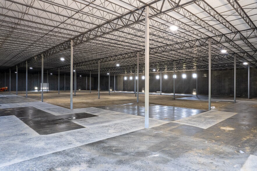 More Photos Of 11200 Industrial Park Dr, Evansville Manufacturing For Lease