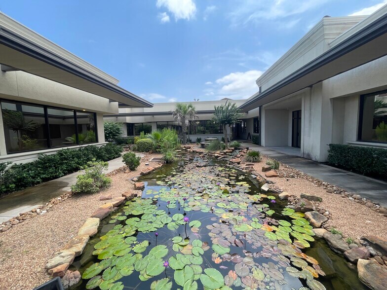 More Photos Of 200 Valleywood Dr, Spring Office For Sale