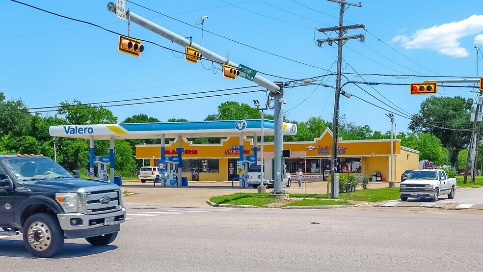 Primary Photo Of 2410 Texas Ave, Bridge City Service Station For Sale