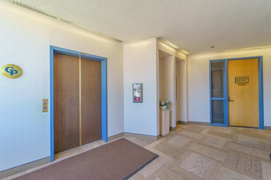 More Photos Of 1015 Chestnut Ave, Carlsbad Office For Sale