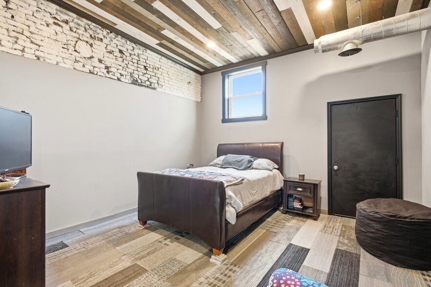More Photos Of 106 N Orange St, Albion Storefront For Sale