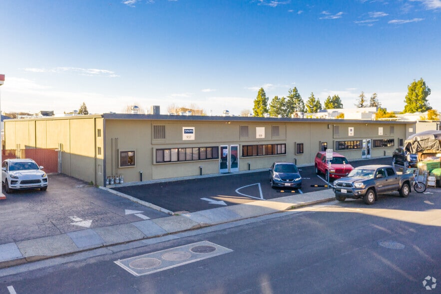 Primary Photo Of 937-945 Industrial Ave, Palo Alto Research And Development For Lease