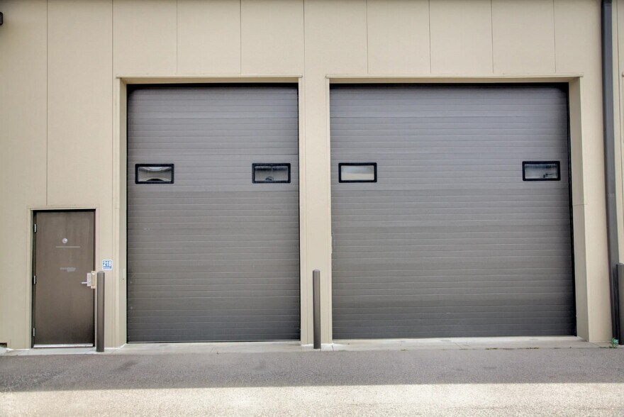 More Photos Of 2364 Industrial Ln, Broomfield Warehouse For Sale