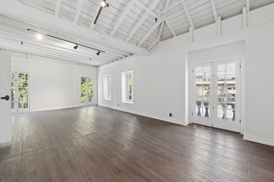 More Photos Of 4526 Wilshire Blvd, Los Angeles Office Residential For Sale