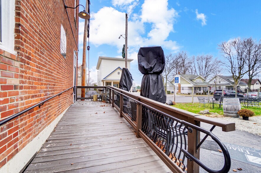 More Photos Of 105 E Liberty St, Arlington Restaurant For Sale