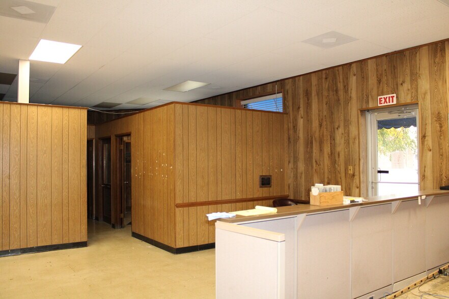 More Photos Of 1701-1705 Roseneath Rd, Richmond Warehouse For Lease