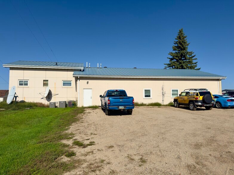More Photos Of 4303 Memorial Hwy, Mandan Movie Radio TVStudio For Lease
