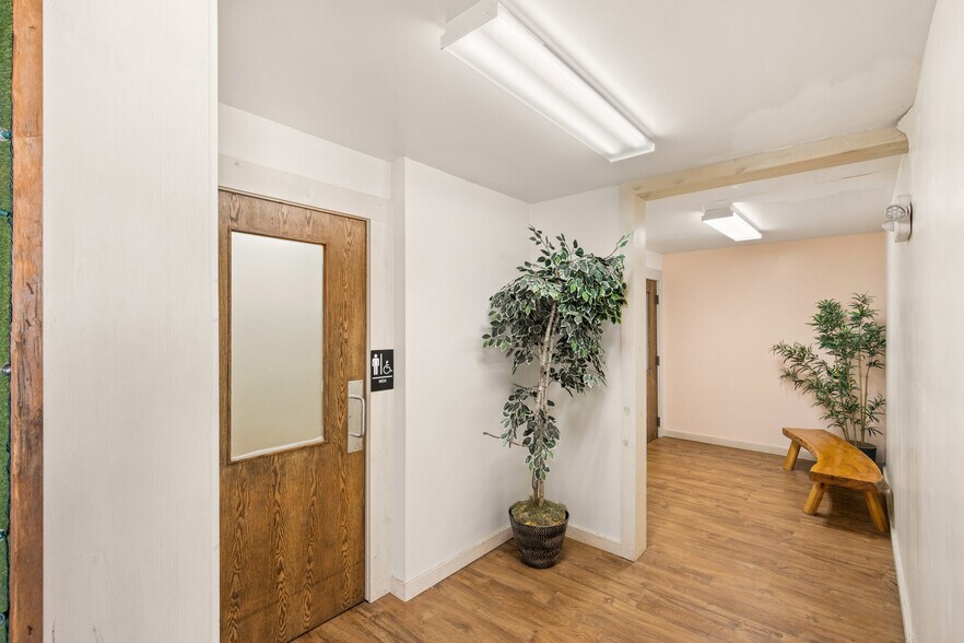 More Photos Of 162 Black Bear Run, Berlin Specialty For Sale