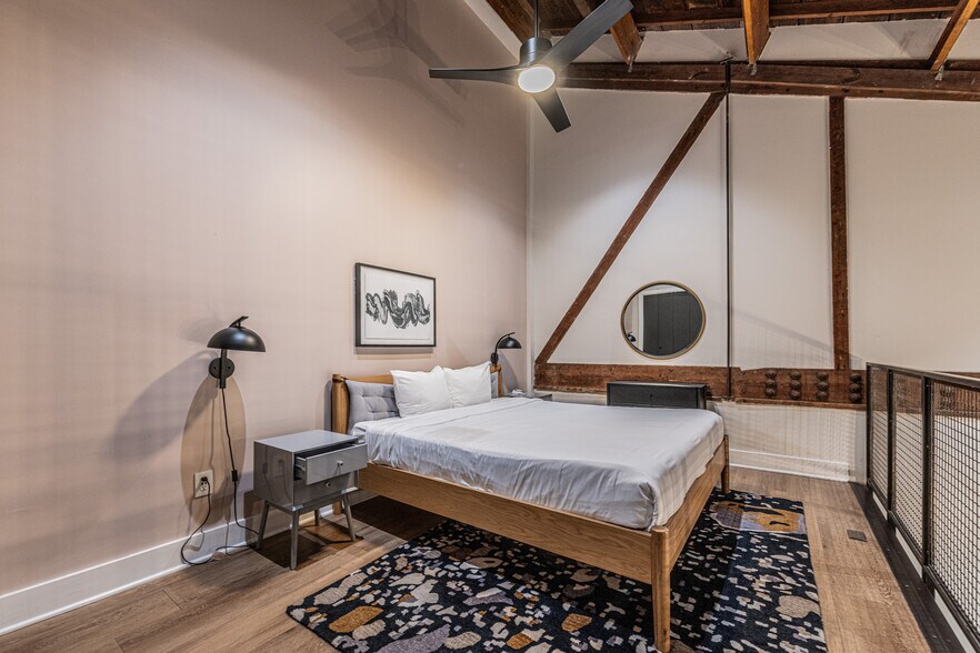 More Photos Of 1405 S Flores St, San Antonio Storefront Retail Residential For Sale