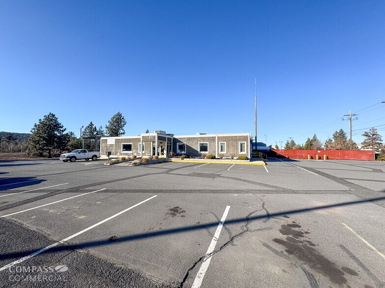 More Photos Of 328 NE Webster Ave, Bend Warehouse For Lease