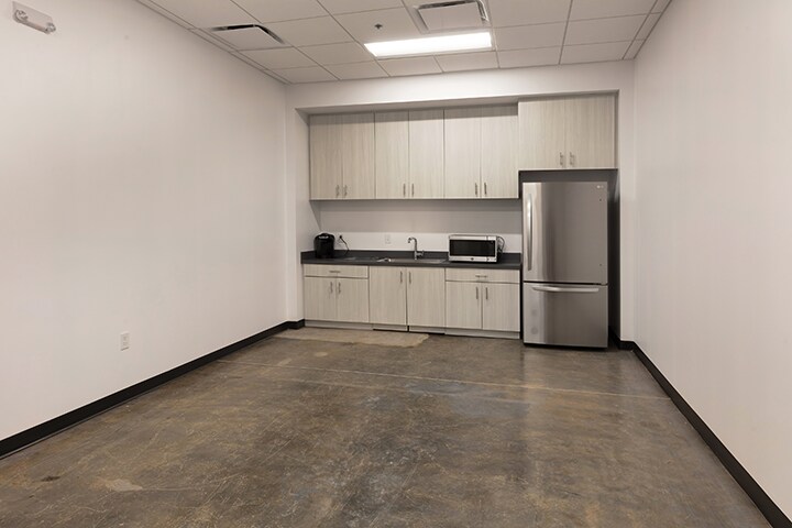 More Photos Of 7653 Solley Rd, Glen Burnie Distribution For Lease