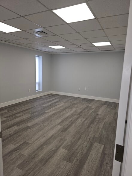 More Photos Of 101 Industrial Dr, Bristol Distribution For Lease