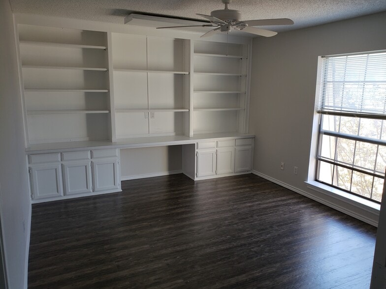 More Photos Of 1237 Southridge Ct, Hurst Medical For Sale