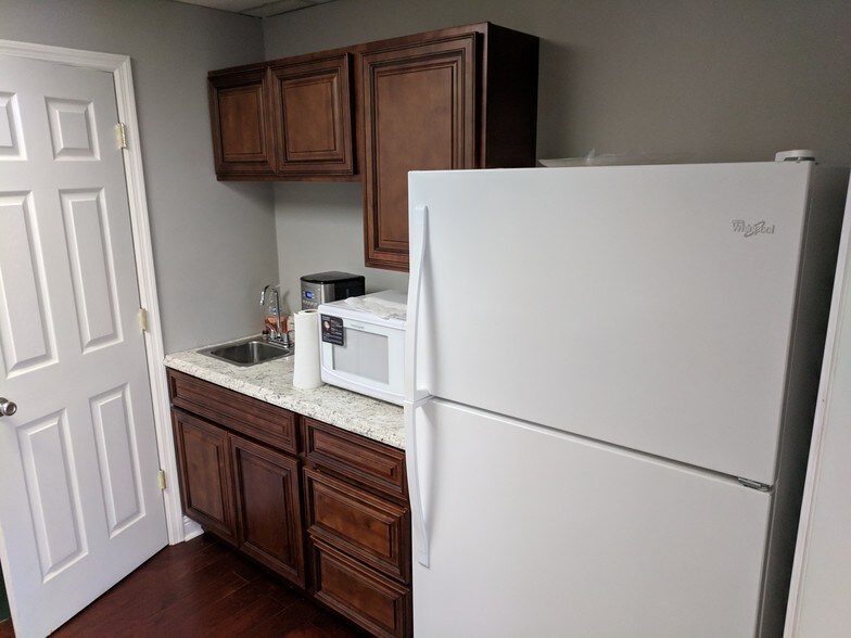 More Photos Of 2692 Richmond Rd, Lexington Office For Lease