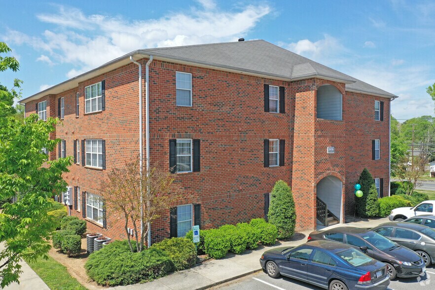 Primary Photo Of 1911-1923 Spring Garden St, Greensboro Apartments For Sale