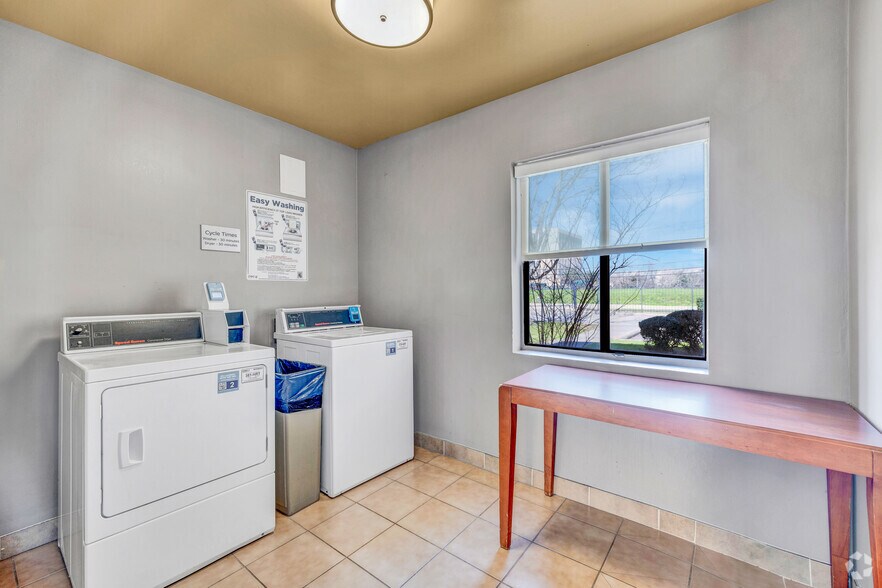More Photos Of 9190 Gulf Fwy, Houston Hospitality For Sale