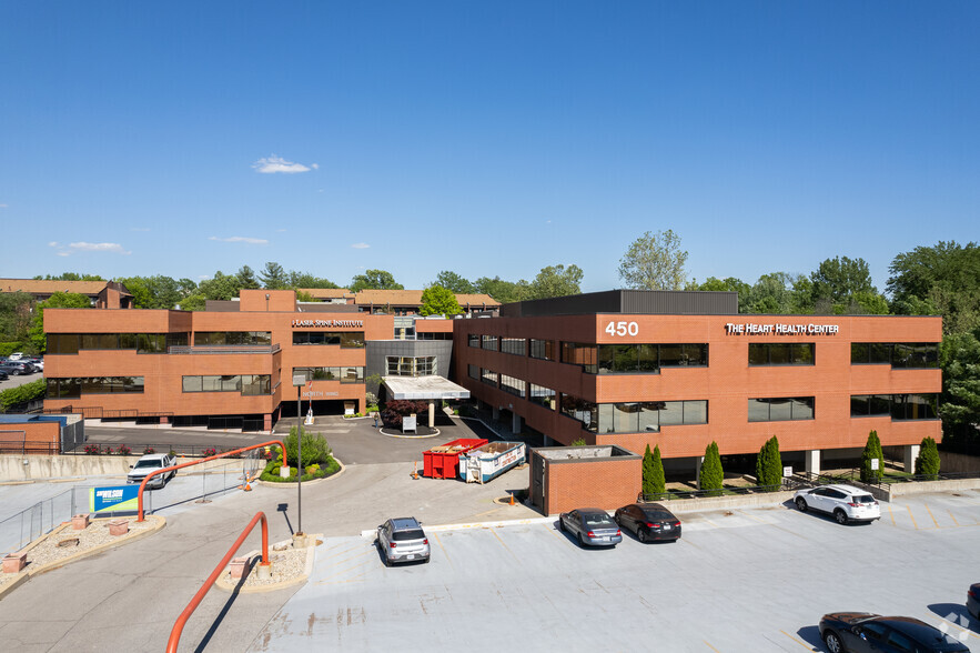 Primary Photo Of 450 N New Ballas Rd, Creve Coeur Medical For Lease