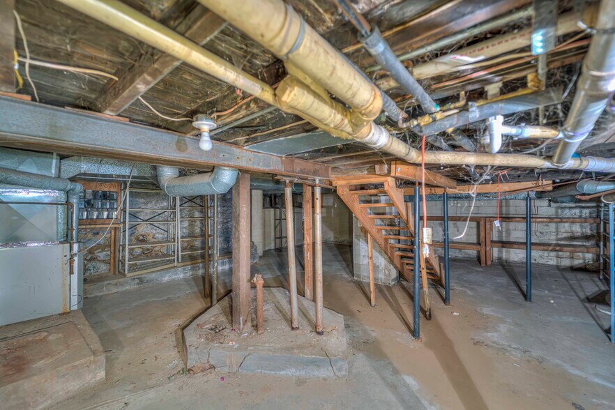 More Photos Of 1011 Lansing Ave, Jackson Storefront For Sale