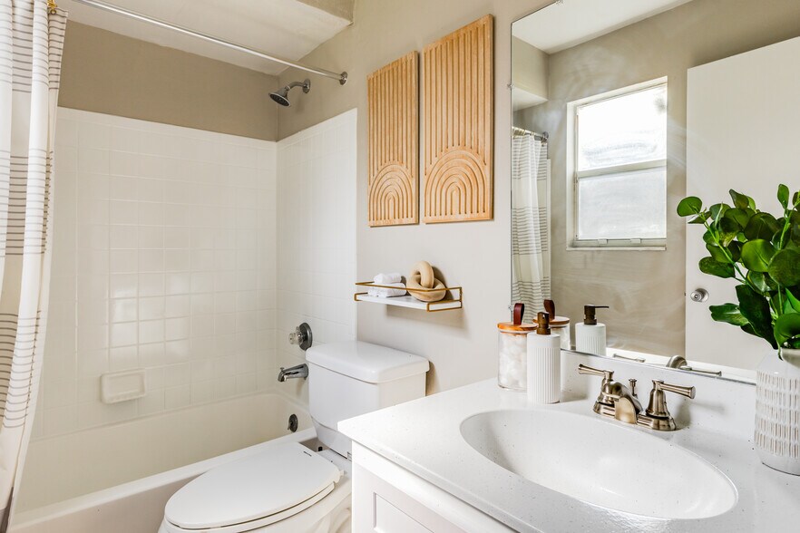 More Photos Of 2450 Hartwell Ave, Sanford Apartments For Sale