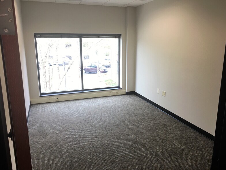 More Photos Of 700 Washington St, Columbus Office For Lease