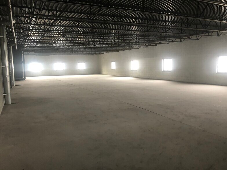 More Photos Of 1380-1390 Randall Ave, Bronx Warehouse For Lease