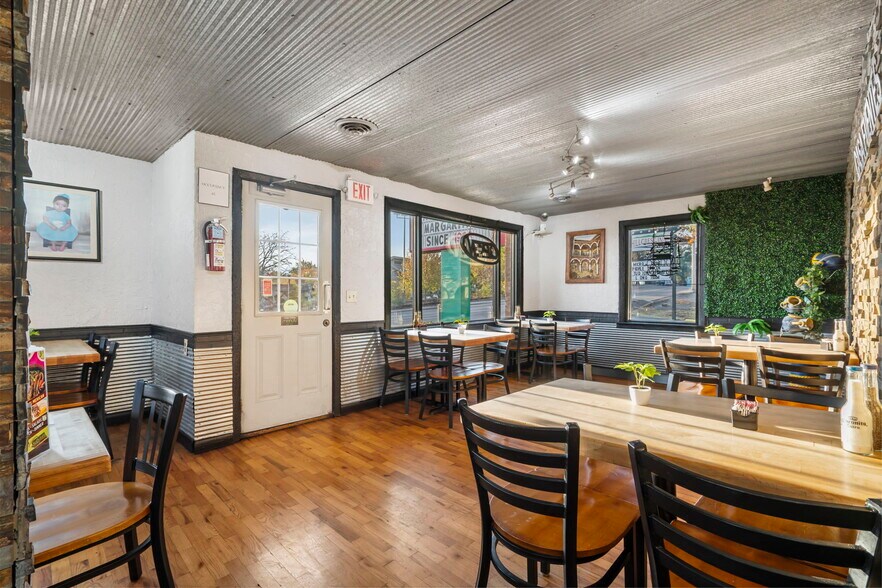 More Photos Of 1107-1109 W 76 Country Blvd, Branson General Retail For Sale