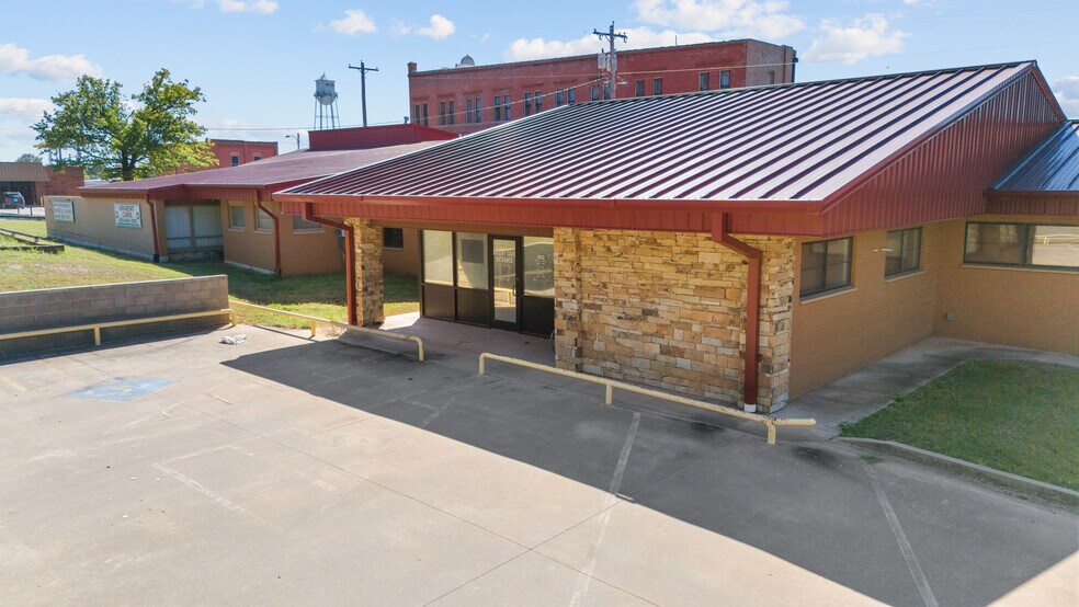 More Photos Of 116 E Robert S Kerr Blvd, Wynnewood Medical For Sale