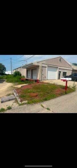 More Photos Of 4908-4910 Meinders Rd, McFarland Warehouse For Sale