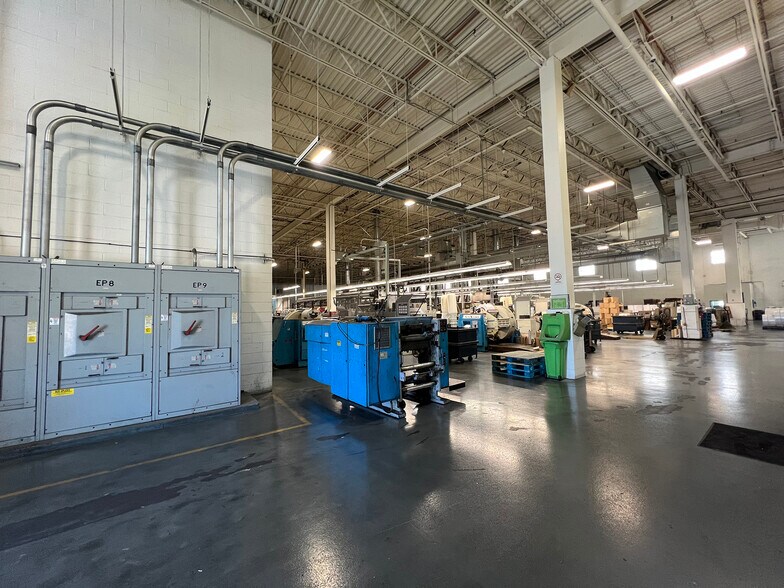 More Photos Of 933 Tower Rd, Mundelein Warehouse For Sale