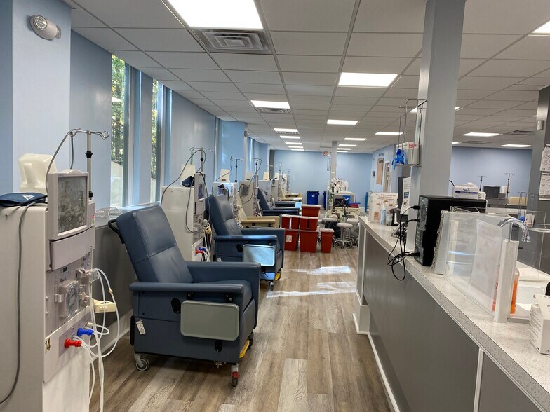 More Photos Of 5040 Snapfinger Woods Dr, Decatur Medical For Lease