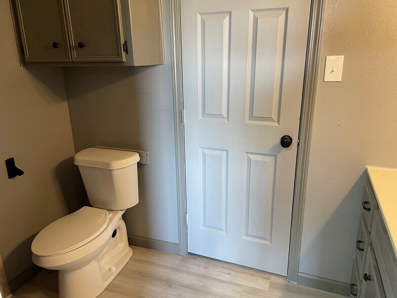 More Photos Of 1509 W 8th St, Post Land For Sale