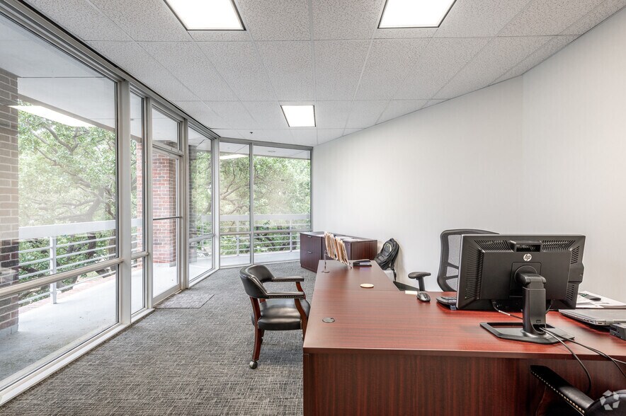 More Photos Of 9001-9003 Airport Fwy, North Richland Hills Office For Lease