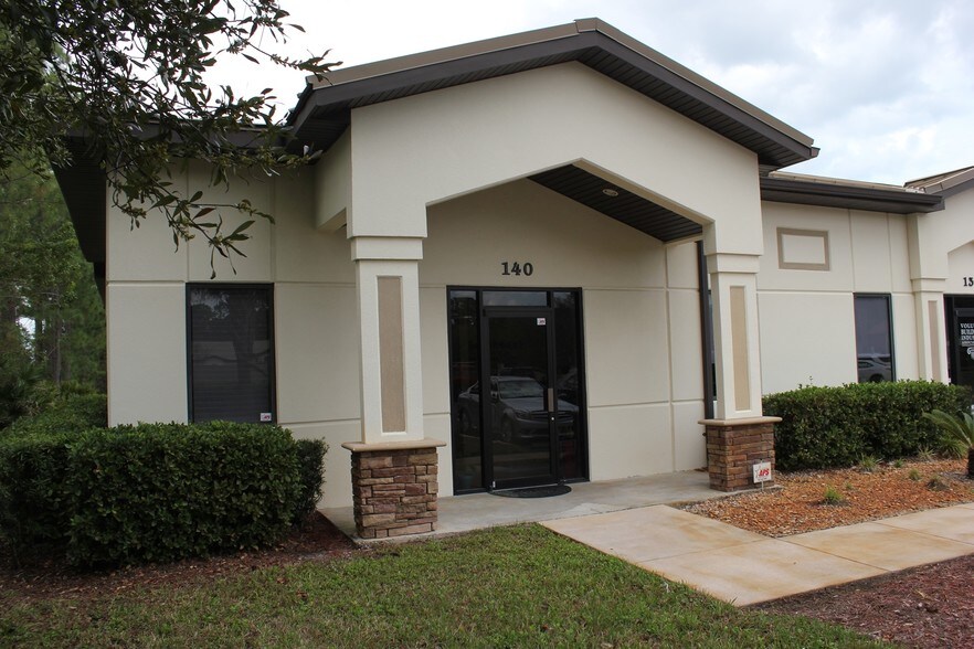More Photos Of 104 La Costa Ln, Daytona Beach Office Residential For Lease